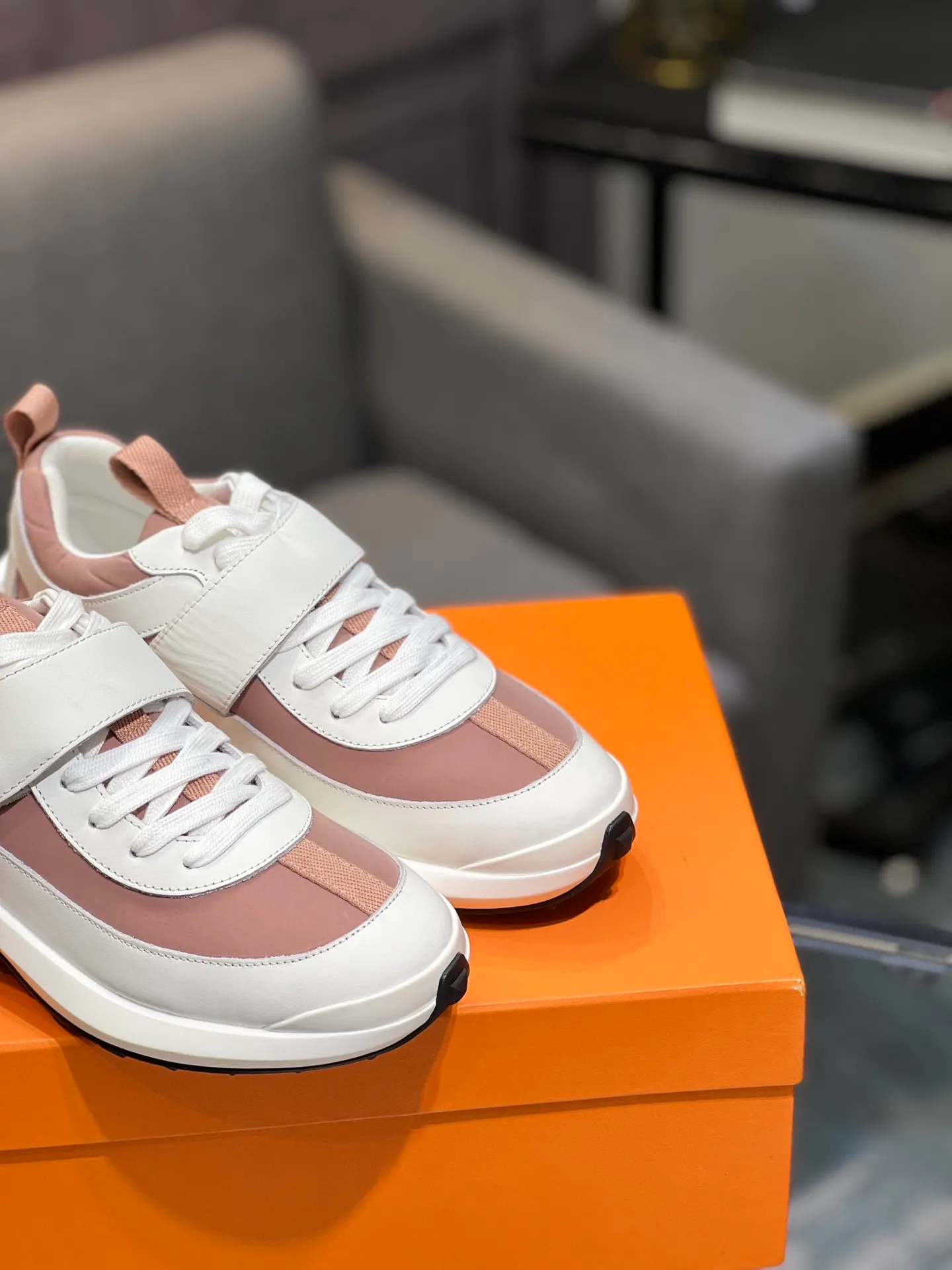 Men's shoes 💰600 Actual photos 🎬 [Hermès] Couple style, official website synchronization Counter quality French Paris catwalk style Simple and classic Imported original fabric Original 1:1 outsole! The highest version on the market! Size: Female 35-41. Male 39-45 (female 41, male 45 customized)